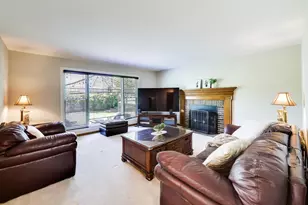 438 W Trail Ct, Grayslake, IL 60030 - Photo 12