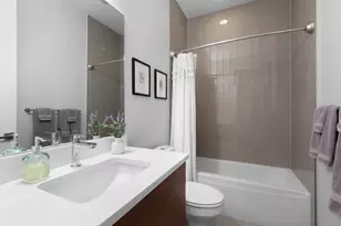 2534 N Linden Pl, Chicago, IL 60647 - Photo 16