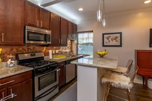 1639 W Granville Ave, Chicago, IL 60660 - Photo 2