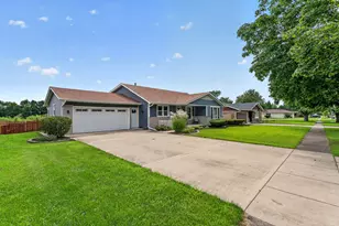 818 Bonnie Ln, Peotone, IL 60468 - Photo 42