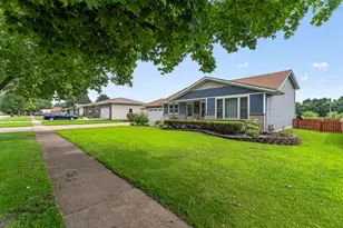 818 Bonnie Ln, Peotone, IL 60468 - Photo 44