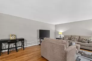 818 Bonnie Ln, Peotone, IL 60468 - Photo 14