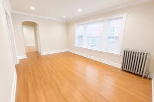 2044 W Farragut Ave, Chicago, IL 60625 - Photo 2