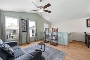 814 Symphony Dr, Aurora, IL 60504 - Photo 4