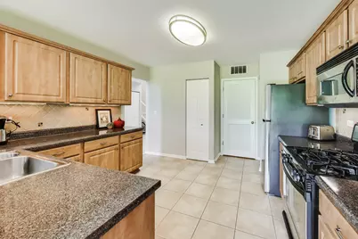315 Poplar Court, Lindenhurst, IL 60046 - Photo 8