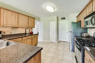 315 Poplar Ct, Lindenhurst, IL 60046 - Photo 8