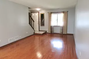 525 Commanche Trail, Wheeling, IL 60090 - Photo 2