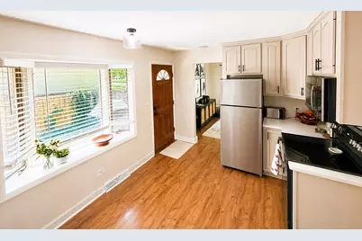 661 N Wren Avenue, Palatine, IL 60067 - Photo 6