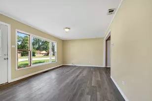 111 Shabbona Dr, Park Forest, IL 60466 - Photo 4