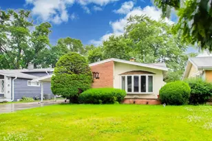 920 Pleasant Dr, Addison, IL 60101 - Photo 2