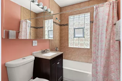 [Address not provided], Elmwood Park, IL 60707 - Photo 36