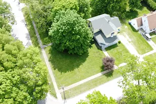 407 E Mulberry St, Watseka, IL 60970 - Photo 8