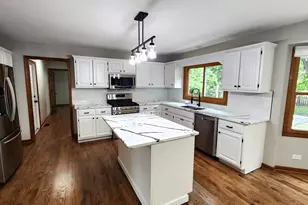 3467 Charlemaine Dr, Aurora, IL 60504 - Photo 4