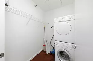 550 N St Clair St, Chicago, IL 60611 - Photo 18