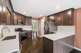 368 Hiawatha Dr, Lake in the Hills, IL 60156 - Photo 8