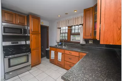 613 N Frolic Avenue, Waukegan, IL 60085 - Photo 10