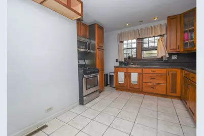 613 N Frolic Avenue, Waukegan, IL 60085 - Photo 8