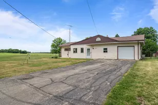 7125 Toms Rd, Rockford, IL 61101 - Photo 2