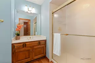 2872 Whispering Oaks Ct, Buffalo Grove, IL 60089 - Photo 16