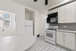 1429 W Barry Ave, Chicago, IL 60657 - Photo 14