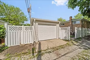 3715 Greenleaf St, Skokie, IL 60076 - Photo 22