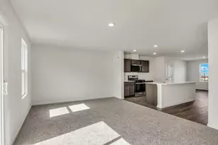422 Lakeshore Ct, Saint Charles, IL 60174 - Photo 6