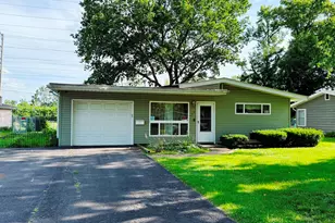 408 Princeton Dr, North Aurora, IL 60542 - Photo 1