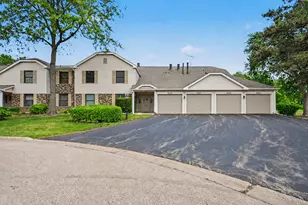 5235 Rockpointe Ct, Gurnee, IL 60031 - Photo 1