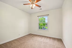 5235 Rockpointe Ct, Gurnee, IL 60031 - Photo 8