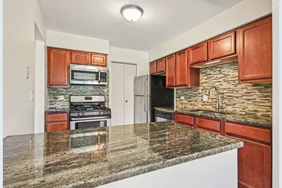 5235 Rockpointe Court #5235, Gurnee, IL 60031 - Photo 4