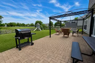 2054 Mission Hills Dr, Elgin, IL 60123 - Photo 20