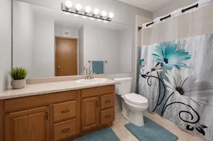 2054 Mission Hills Dr, Elgin, IL 60123 - Photo 14