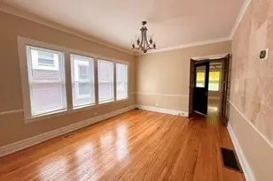 7949 S Manistee Ave, Chicago, IL 60617 - Photo 2