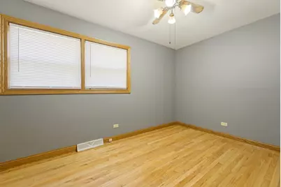 10817 S Avenue G, Chicago, IL 60617 - Photo 16