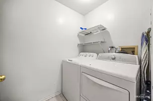 1103 Stratford Ct, Elgin, IL 60120 - Photo 12