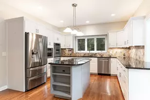 1035 Sheringham Dr, Naperville, IL 60565 - Photo 6