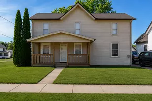 604 E Pleasant St, Belvidere, IL 61008 - Photo 1