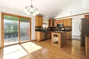 301 Providence Dr, Matteson, IL 60443 - Photo 4