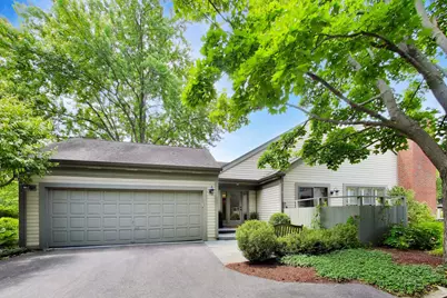 32 Warrington Drive, Lake Bluff, IL 60044 - Photo 1