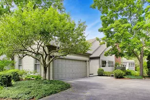 32 Warrington Dr, Lake Bluff, IL 60044 - Photo 2