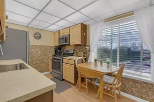 945 E Kenilworth Ave, Palatine, IL 60074 - Photo 2