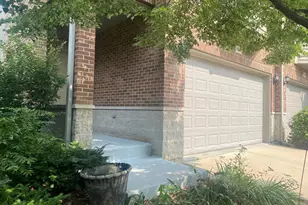 1501 Stonegate Manor, Mount Prospect, IL 60056 - Photo 2