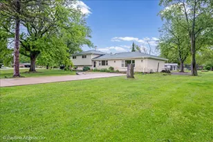 1011 W Wildwood Dr, Prospect Heights, IL 60070 - Photo 2