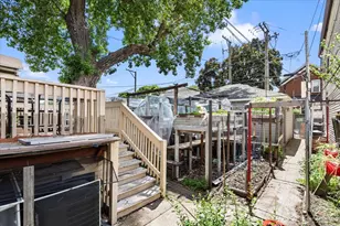 655 W 43rd Pl, Chicago, IL 60609 - Photo 32
