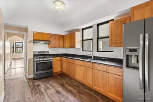 655 W 43rd Pl, Chicago, IL 60609 - Photo 8