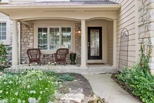 2419 Woodglen Dr, Aurora, IL 60502 - Photo 2