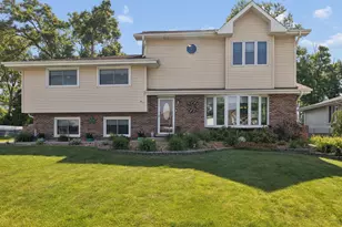 10225 S 86th Ct, Palos Hills, IL 60465 - Photo 1