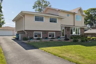 10225 S 86th Ct, Palos Hills, IL 60465 - Photo 2