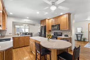 10225 S 86th Ct, Palos Hills, IL 60465 - Photo 8