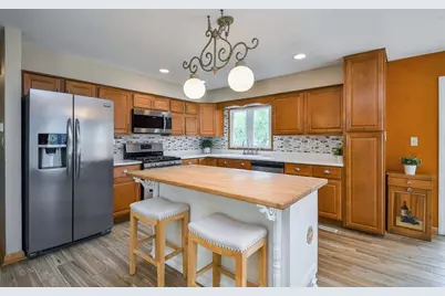 110 Oakwood Lane, Bartlett, IL 60103 - Photo 6
